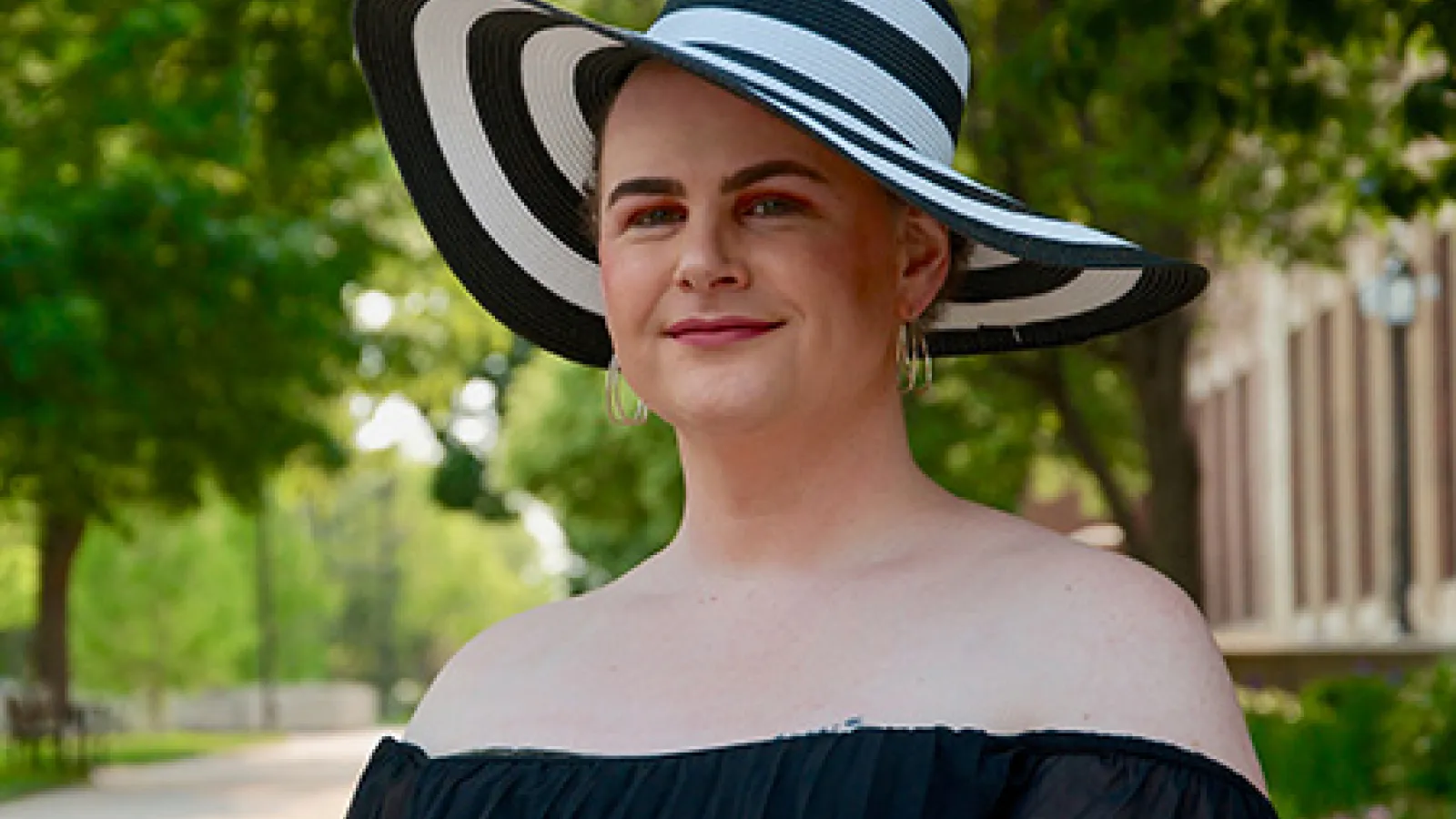 Ava Winter in a sunhat