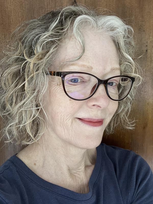 Headshot of Elizabeth Renker